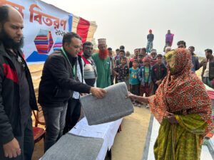 শীতার্ত অসহায় মানুষের পাশে কর্ণ ফাউন্ডেশন 3 দক্ষিণ কৈখালী, শ্যামনগর, সাতক্ষীরা শীতবস্ত্র বিতরণ কর্ণ ফাউন্ডেশন